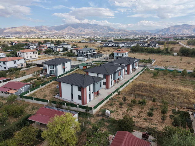 CEVATPAŞADA SİTE İÇERİSİNDE SATILIK ULTRA LÜX 4+1 VİLLA