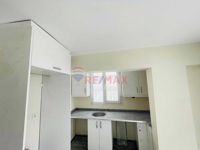GÜZELBAHÇE YALI`DA URLA KAVŞAĞINDA DENİZE 50 MT BAHÇE KULLANIMLI 1+1 KİRALIK DAİRE