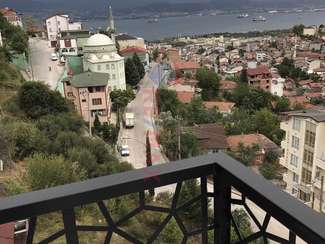 KOCAELİ İZMİT SATILIK ÇATI DUBLEKSİ 2+1 DAİRE DENİZ MANZARALI TERASLI