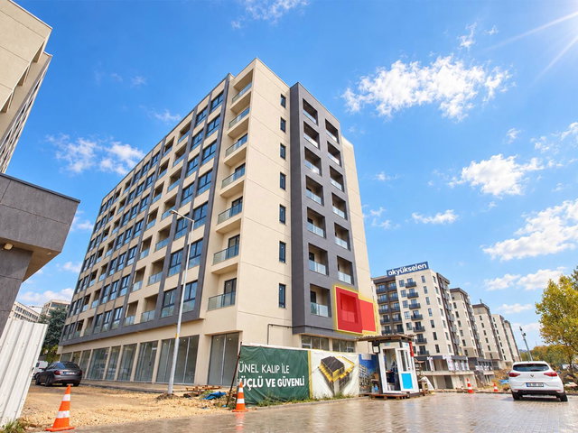 RE/MAX BEYAZ BAK YAPI PRESTİJ KORU SİTESİ SATILIK 3+1 YOLA CEPHELİ DAİRE