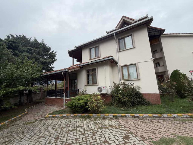 ÇATALCA OKLALI 'DA ÜÇÜZ VİLLA KOMPLEKSİ MÜSTAKİL 4000M2 ÇİFTLİK