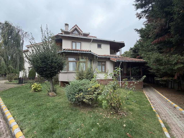 ÇATALCA OKLALI 'DA ÜÇÜZ VİLLA KOMPLEKSİ MÜSTAKİL 4000M2 ÇİFTLİK