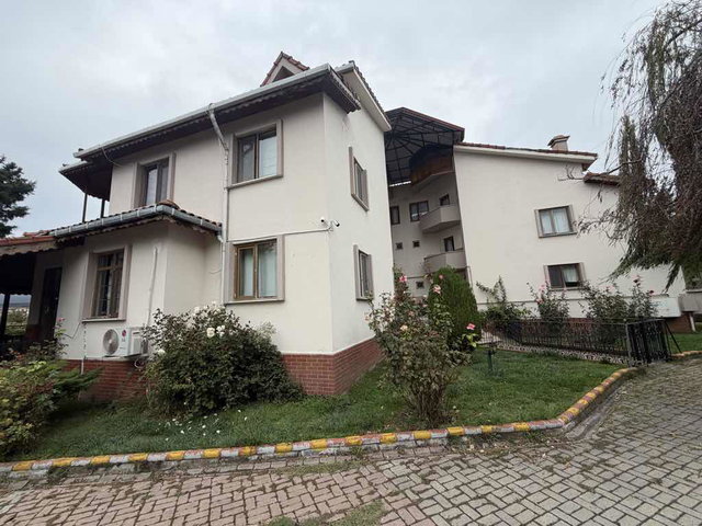 ÇATALCA OKLALI 'DA ÜÇÜZ VİLLA KOMPLEKSİ MÜSTAKİL 4000M2 ÇİFTLİK