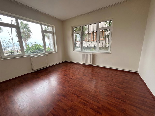 GÖLCÜK’TE 125 M² BRÜT 2+1 | YÜKSEK GİRİŞ | 4 CEPHELİ | BALKONLU