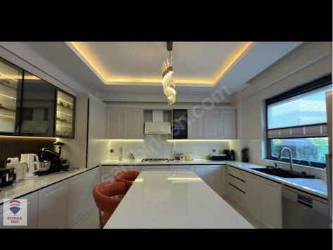 SERDİVAN ARALIK SERENTY SİTESİNDE  6+1 HAVUZLU VİLLA
