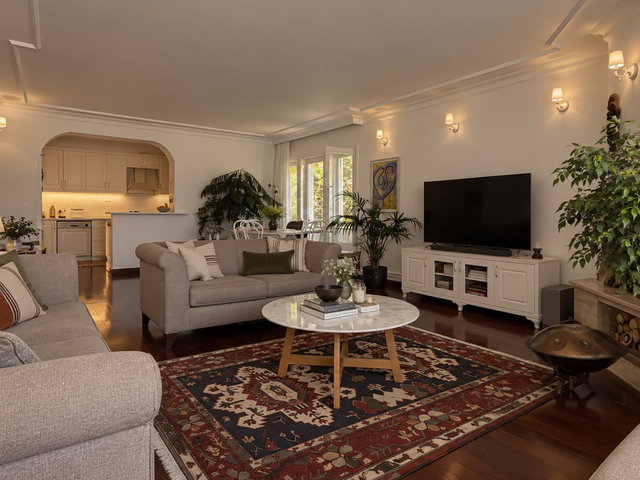 TARABYA SANATÇILAR SİTESİ'NDE FERAH YENİLENMİŞ 3+1 DAİRE