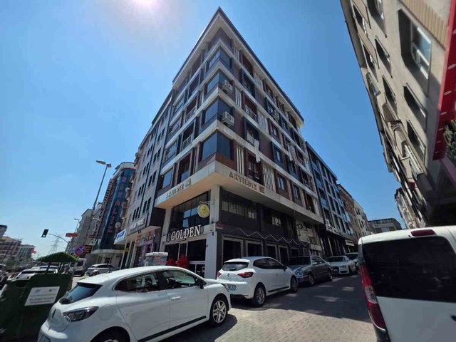 HACI ŞÜKRÜ TRAMVAY DURAĞININ ÖNÜNDE SATILIK 4 + 1 DAİRE