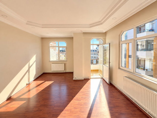 FERIT SELIM PAŞA CADDESINE 2.BINA ASANSÖRSÜZ 4.KAT 3+1 120 M2