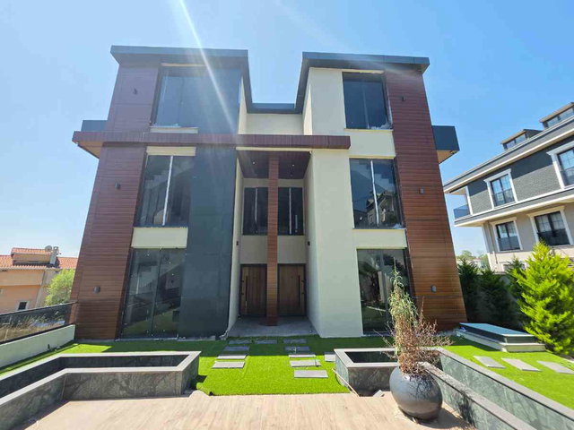 ARNAVUTKÖY TAŞOLUKTA SATILIK ULTRA LÜKS 6+1 VİLLA