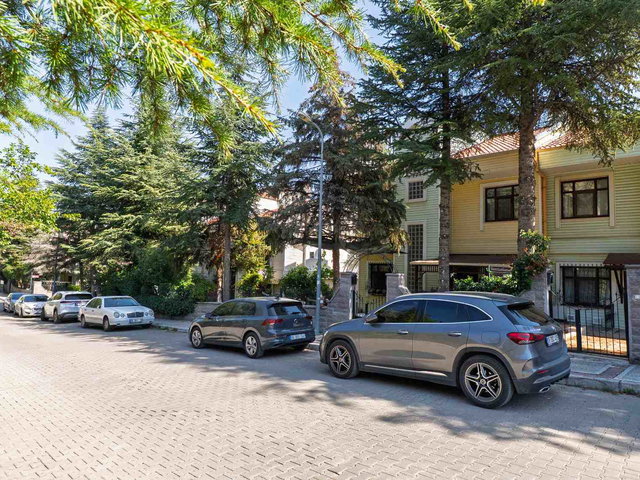 DROGOS VİLLALARI MERKEZİ KONUMDA PARK CADDESİ SATILIK VİLLA