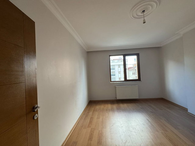 SANCAKTEPE YENİDOĞANDA FERAH, BALKONLU, KAPALI MUTFAKLI 2+1