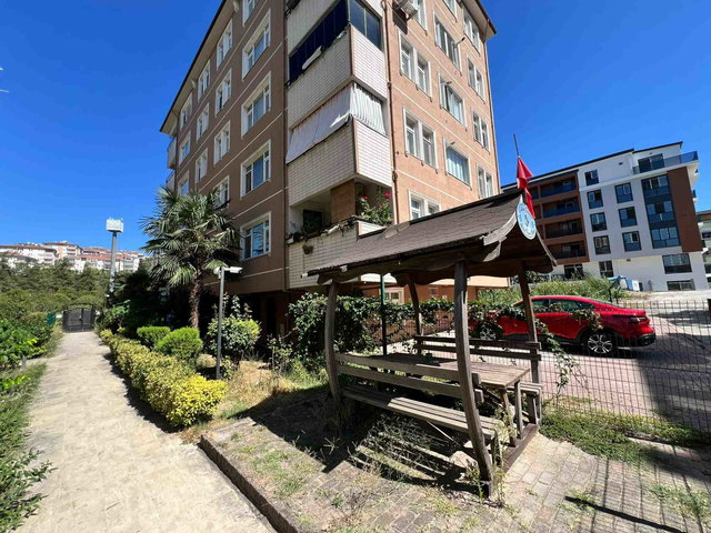 EMİNEVİME UYGUN PLAJYOLUNDA SATILIK FERAH 3+1 ARAKAT DAİRE