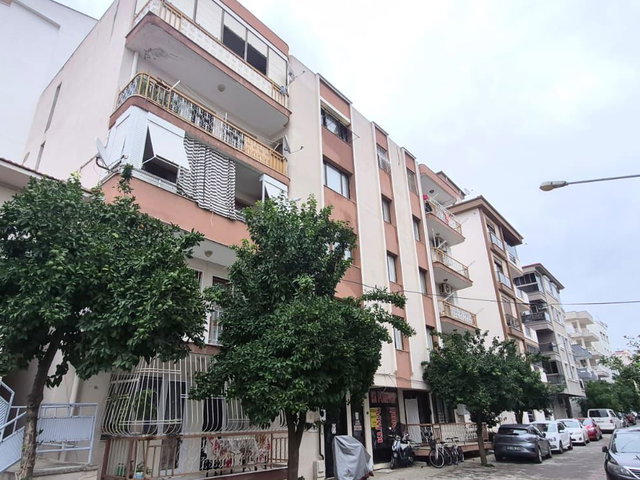 İZMİR SELÇUK ATATÜRK MAHALLESİ’NDE MERKEZİ KONUMDA, KİRACILI SATILIK 3+1 DAİRE
