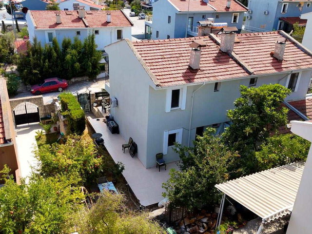 ALÇATI MERKEZ'E YAKIN FULL EŞYALI 3+1 MÜSTAKİL GİRİŞLİ YILLIK KİRALIK VİLLA