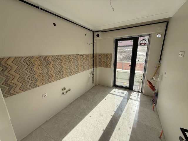 BAĞLAR CADDESİ ÜZERİ SIFIR KAPALI MUTFAKLI SATILIK 2+1 DAİRE