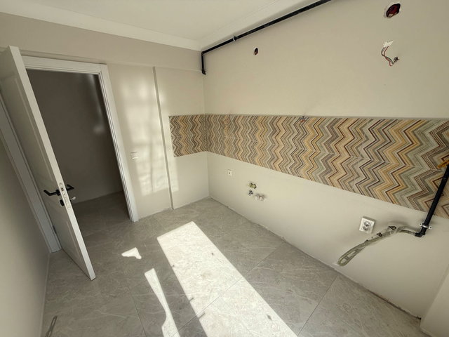 BAĞLAR CADDESİ ÜZERİ SIFIR KAPALI MUTFAKLI SATILIK 2+1 DAİRE