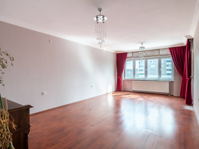 ERYAMAN GÖKSU UTKAN SİTESİ'NDE GÖL MANZARALI 3+1 SATILIK DAİRE | 120 M² NET