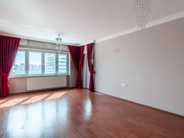 ERYAMAN GÖKSU UTKAN SİTESİ'NDE GÖL MANZARALI 3+1 SATILIK DAİRE | 120 M² NET