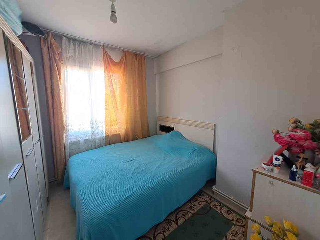 CAMİKEBİR MAHALLESİN DE SATILIK 3+1 DOĞALGAZLI KAPALI MUTAFK  DAİRE