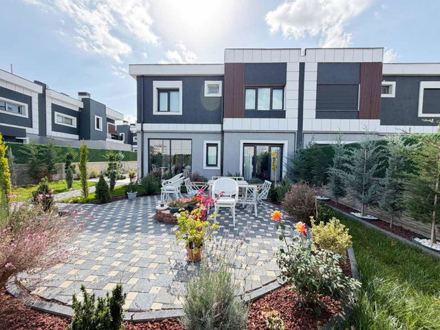 TAVLUSUNDA YAZ-KIŞ OTURUMA MÜSAIT FULL EŞYALI SATILIK 4+1 VILLA