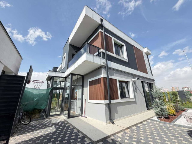 TAVLUSUNDA YAZ-KIŞ OTURUMA MÜSAIT FULL EŞYALI SATILIK 4+1 VILLA