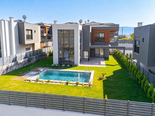 AVM MEVKİ 550 M2 ARSA İÇİNDE TRIPLEKS ÖZEL HAVUZLU 5+2 LÜKS VİLLA