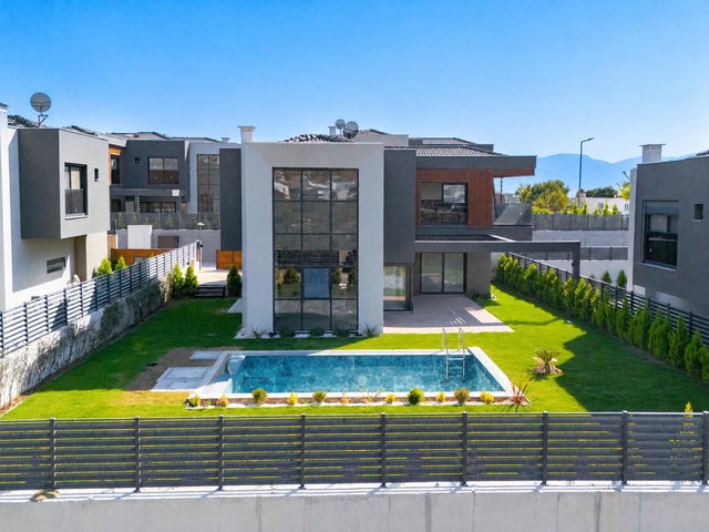 AVM MEVKİ 550 M2 ARSA İÇİNDE TRIPLEKS ÖZEL HAVUZLU 5+2 LÜKS VİLLA
