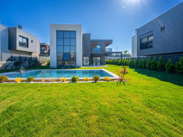 AVM MEVKİ 550 M2 ARSA İÇİNDE TRIPLEKS ÖZEL HAVUZLU 5+2 LÜKS VİLLA