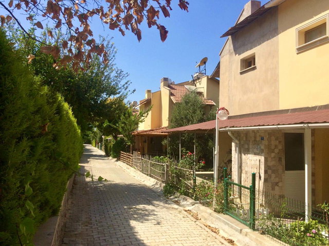 ÇEŞME OVACIK CUMHURIYET SITESI'NDE SATILIK 3+1 NATAMAM VILLA (FIRSAT)