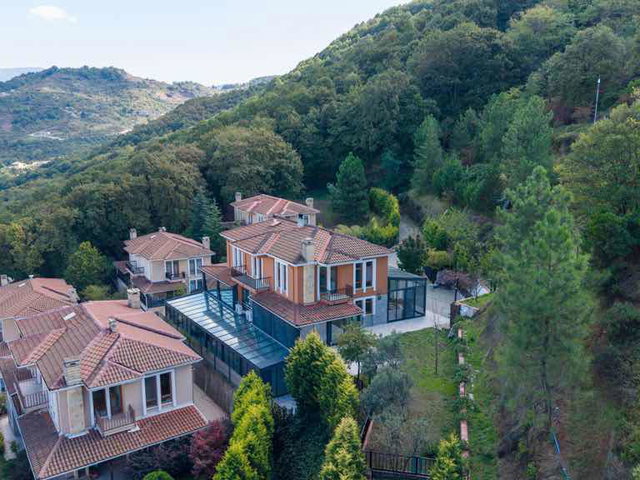 BAŞİSKELE ÜNİKENT SİTESİNDE 1100M2 ARSA PAYLI SATILIK VİLLA