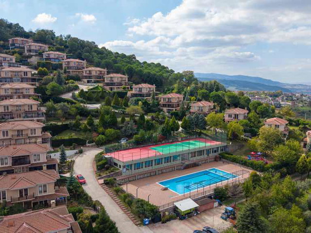 BAŞİSKELE ÜNİKENT SİTESİNDE 1100M2 ARSA PAYLI SATILIK VİLLA
