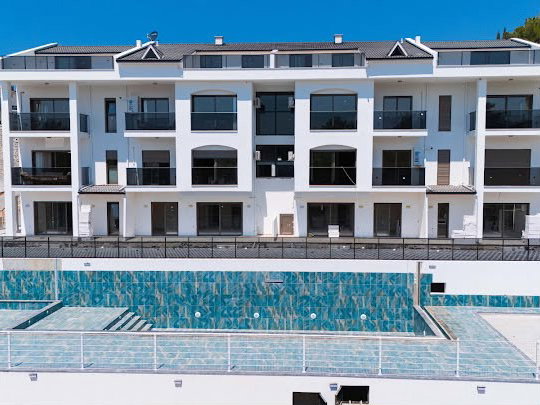 ÖZEL BAHÇELİ | BAĞIMSIZ GİRİŞLİ | HAVUZ VE ORMAN MANZARALI LÜKS 2+1 KIRALIK DAİRE
