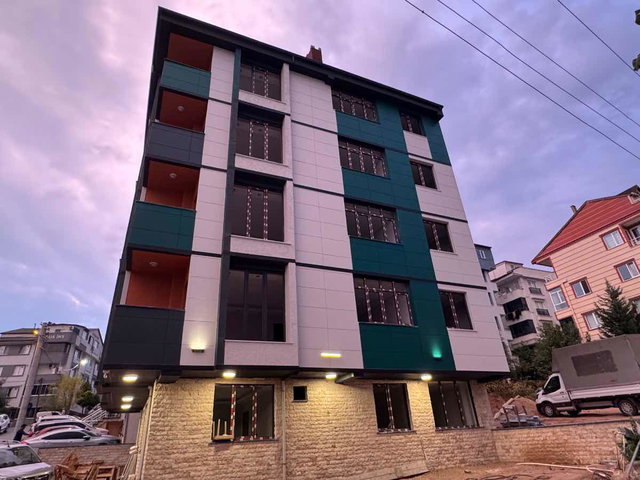 ÇAYIROVA ÖZGÜRLÜK MH. ASANSÖRLÜ ARAKAT 3+1 SATILIK DAİRE