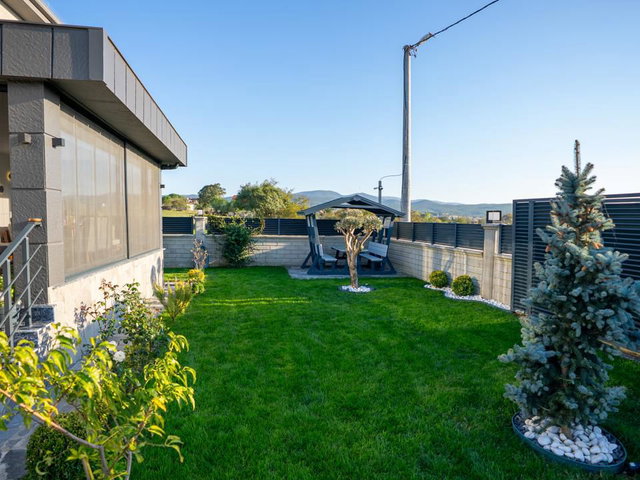 BİGA KALAFAT’TA 400 M² ARSA ÜZERİNDE GERÇEK MÜSTAKİL 4+1 VİLLA