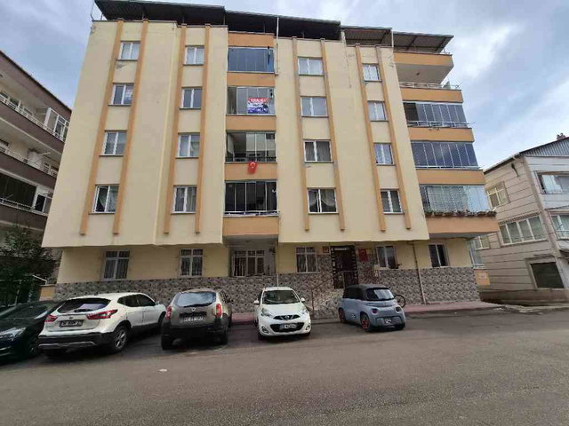 RE/MAX MUSTAFA’DAN | FEVZİ ÇAKMAK’TA TERTEMİZ 3+1 | ARA KAT | YENİ KOMBİ | MERKEZİ KONUM