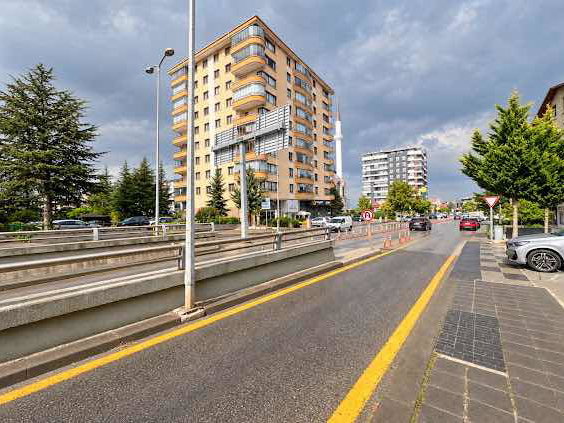 LİZBON CADDESİNDE KAÇIRILMAYACAK KONUMDA  2+1  DAİRE