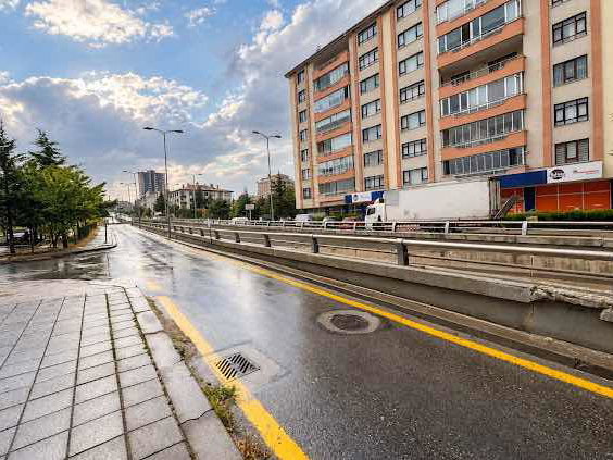 LİZBON CADDESİNDE KAÇIRILMAYACAK KONUMDA  2+1  DAİRE
