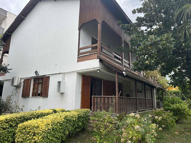 REMAX DREAM SAPANCA DUYGU SİTESİNDE TRİPLEKS SATILIK VİLLA
