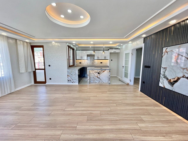 SITE İÇERISINDE ÖZEL DEKORASYONLU BOŞ 4+2 DUBLEKS SATILIK DAIRE