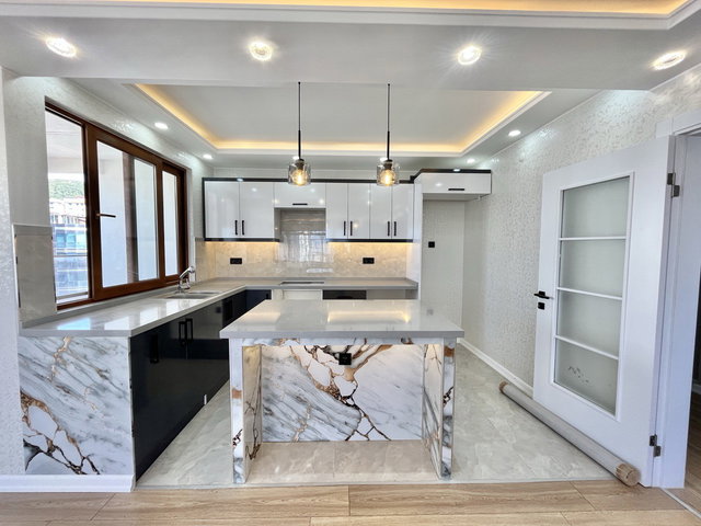 SITE İÇERISINDE ÖZEL DEKORASYONLU BOŞ 4+2 DUBLEKS SATILIK DAIRE