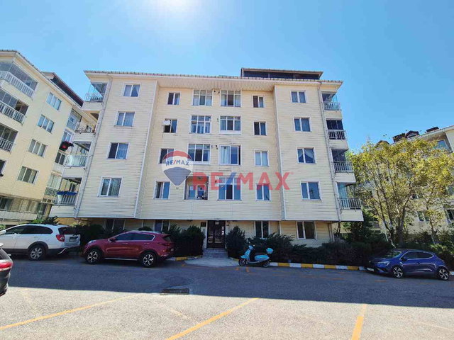 PENDİK DUMANKAYA YENİŞEHİR EVLERİ IÇI YENILENMIŞ 200 M2 M2 5+1 SATILIK DAİRE