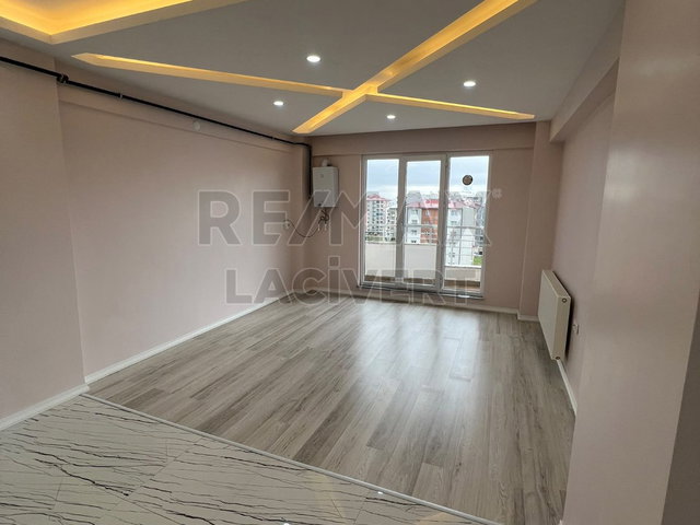 RE/MAX LACİVERT'TEN YILDIZKENT'TE KİRALIK 2+1 DAİRE