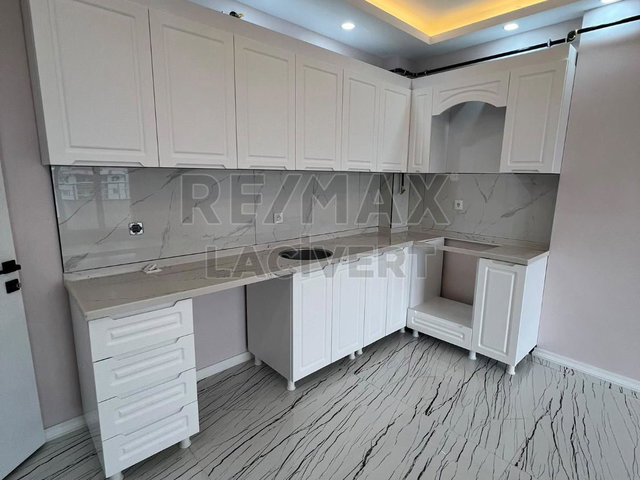 RE/MAX LACİVERT'TEN YILDIZKENT'TE KİRALIK 2+1 DAİRE