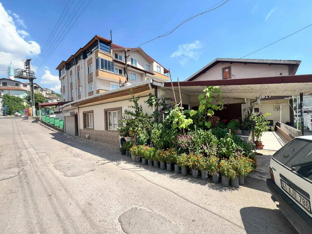 TURGUT MAHALLESİNDE ABONELİKLERİ AÇIK MÜSTAKİL EŞYALI 1+1 DAİRE