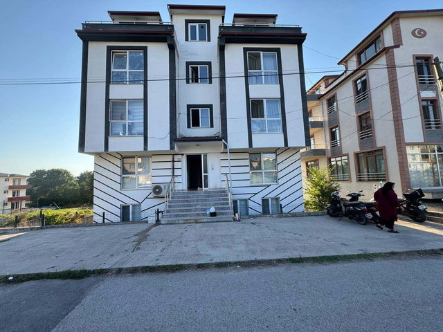 KARTEPE İBRİKDEREDE SATILIK İSKANLI 2+1 ARAKAT DAİRE