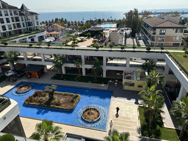 TUZLA PORT AVM SİTESİNDE 3+1 DÖNÜŞTÜRÜLMÜŞ 2+1 200M2 BAHÇE KAT