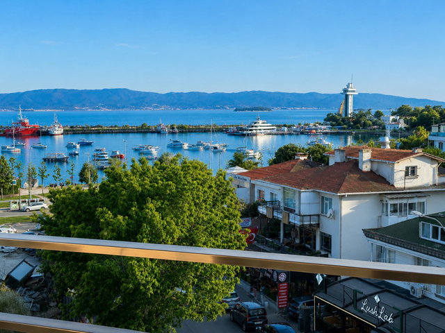 TUZLA PORT AVM SİTESİNDE 3+1 DÖNÜŞTÜRÜLMÜŞ 2+1 200M2 BAHÇE KAT