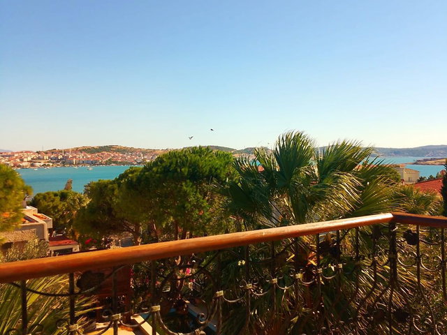 AYVALIK LALE ADASINDA BAHÇELI 2+1 VILLA