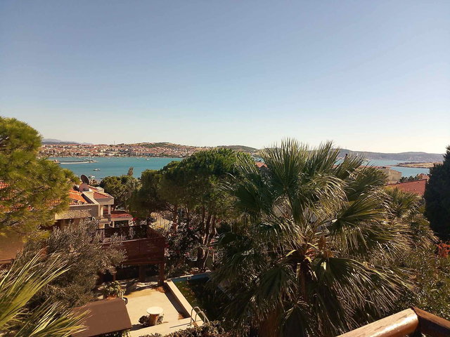 AYVALIK LALE ADASINDA BAHÇELI 2+1 VILLA
