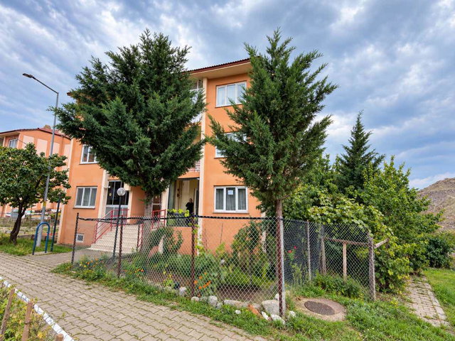 REMAX DEM'DEN ÜZÜMLÜ ÜNİ. ARKASI SATILIK YATIRIMLIK UYGUN 1+1